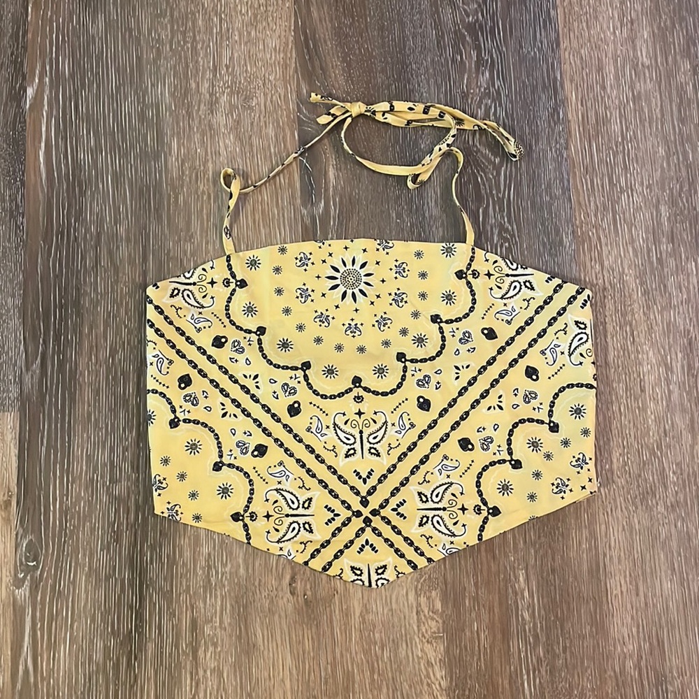 Bandana crop top.